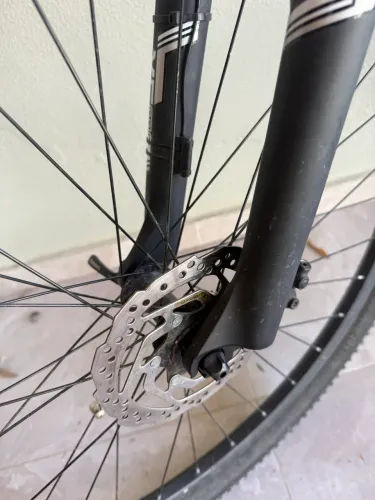 Bike Sense MTB aro 29 - Shimano - suspensão Suntour - freio a disco