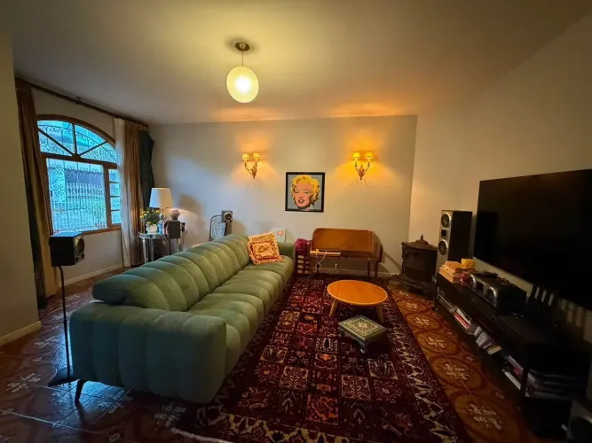 Casa de arquitetura tradicional, totalmente reformada, com 3 dormitórios no Itacorubi Flo