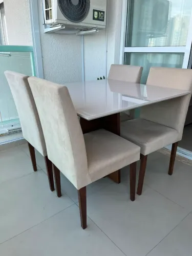 Mesa de jantar 4 cadeiras 