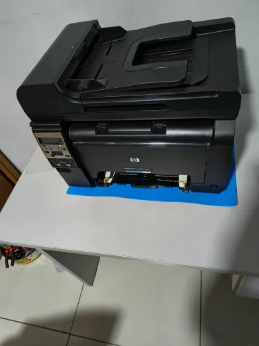 Vende uma impressora Hp multifuncional mfpm175nw toner colorido