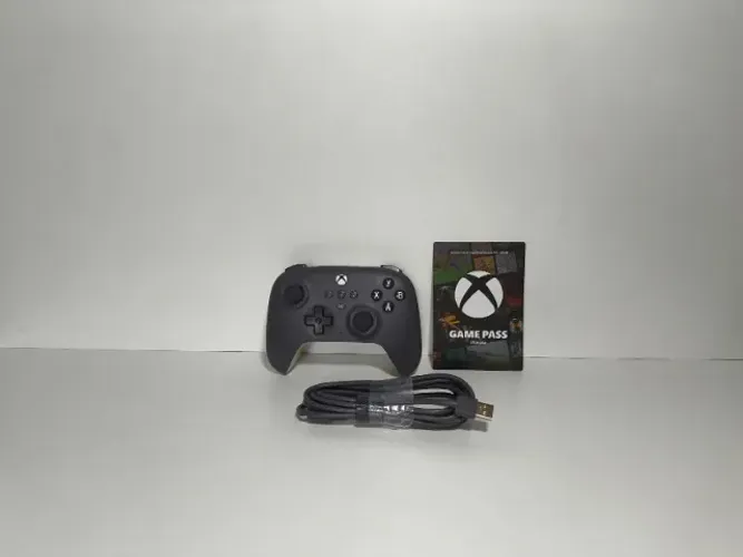Controle 8BitDo Ultimate C Hall Effect Com Fio para Xbox Series X|S / One e PC Seminovo