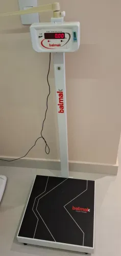 Balança Digital Balmak com estadiômetro - Selo Inmetro
