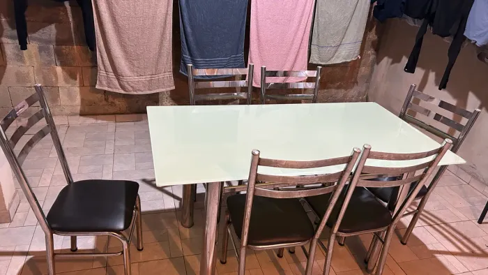 Mesa com 6 cadeiras em metal cromado