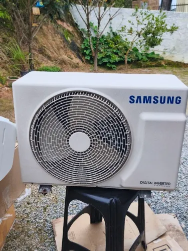 Ar condicionado digital Inverter Quente e frio, 9000 Btus com kit instalação com gás. 