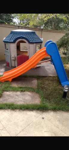 Casinha infantil Grande completa e Escorregador