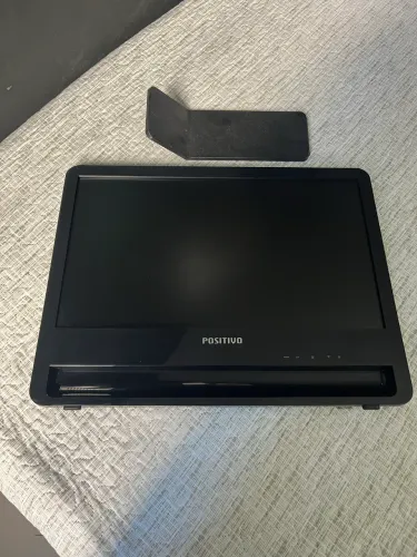 Monitor 18 Pol. 60hz VGA Som integrado 