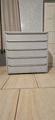 Cômoda 5 Gavetas com Tampo de Vidro e Organizador para Acessórios