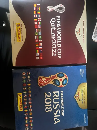 Vendo álbum completos da copa mundo 2018 e 2022