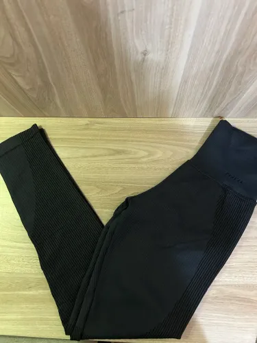 calça legging preta trifil