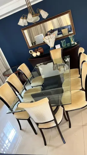 Mesa de jantar com 8 cadeiras