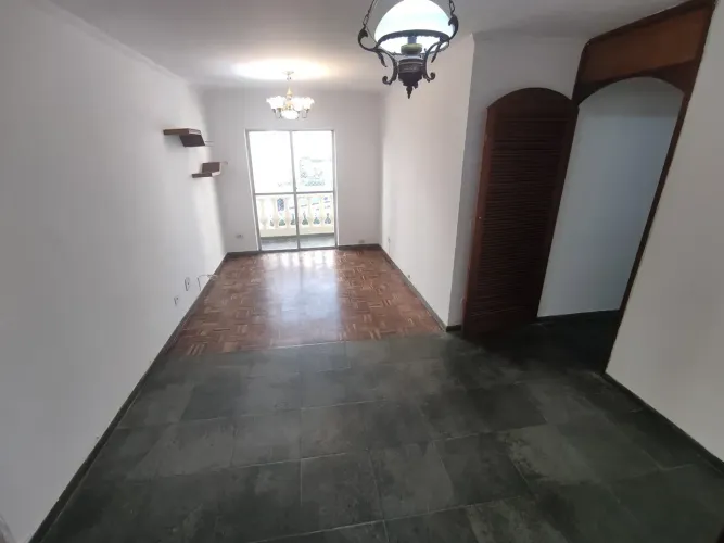 Imóvel para Aluguel com 80 m2, 2 Quartos, Suite, Varanda, Armarios, Vaga Livre e Coberta, 
