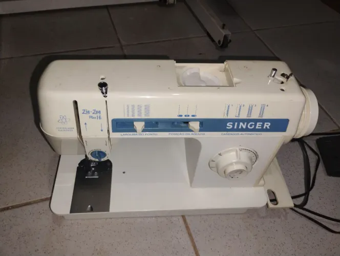 Singer muito conservada