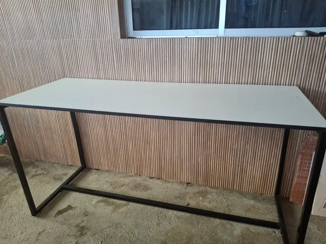 Disponível mesa de exposição de produtos