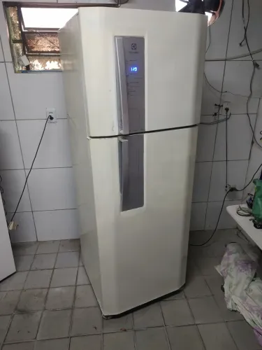 Geladeira Electrolux frost free gelando perfeitamente faço entrega