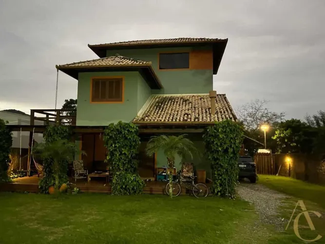 Casa à venda - 3 quartos sendo 2 suítes - Pântano do Sul | Florianópolis / SC
