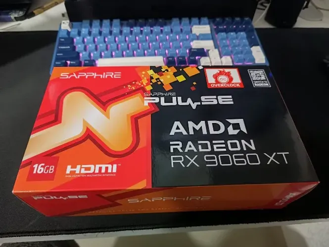 Placa de Vídeo AMD Sapphire Pulse RX 9060 XT 16GB (OC)