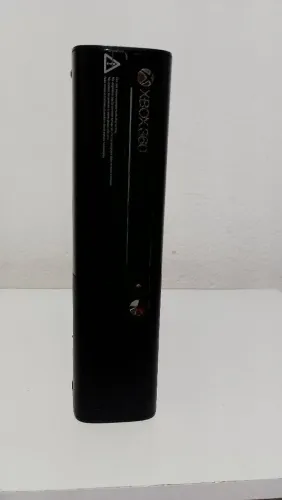 Xbox 360 com defeito -liga por alguns segundos e desliga,possível problema na placa mãe.