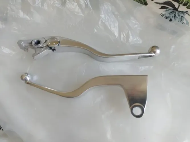 Manetes originais daytona 660