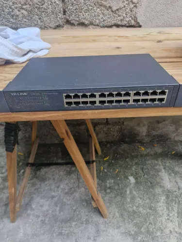 TP-Link TL-SG1024D Switch Gigabit 24 Portas 10/100/1000 Mbps Montável em Rack - usado