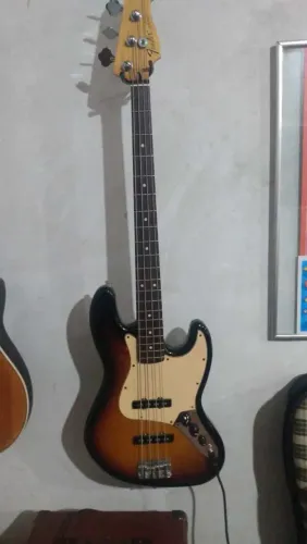 Baixo Fender Jazz Bass 