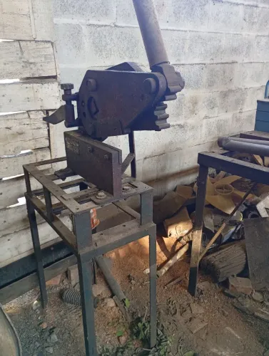 Tesoura para cortar ferro