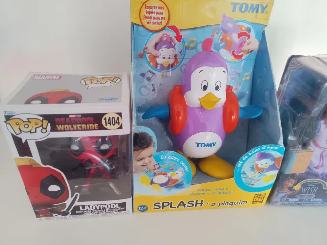 Boneco Tomy splash o PINGUIM