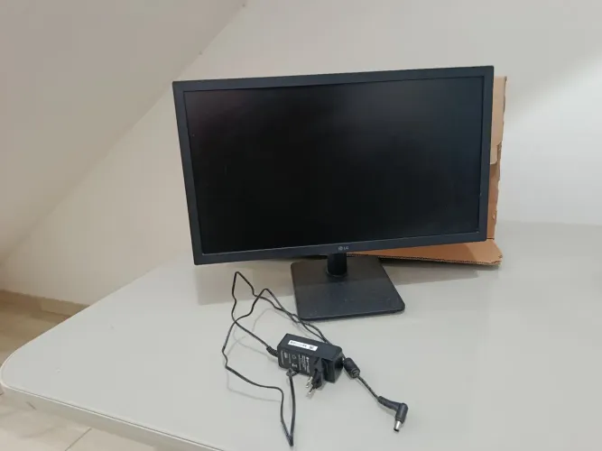 Monitor LG 75Hz.