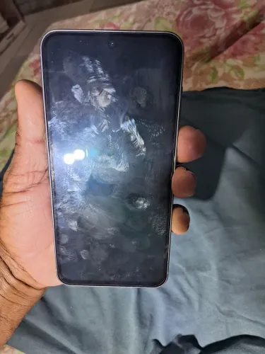 Vendo um celular.