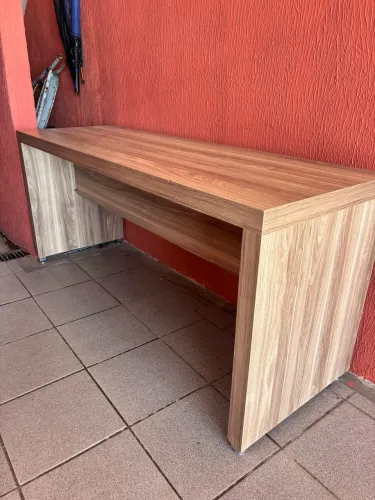 Mesa de madeira 1,80cm x 0,60