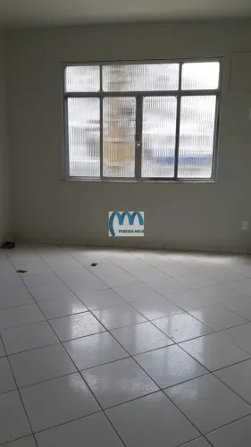 Sala comercial no Largo de Itaúna.