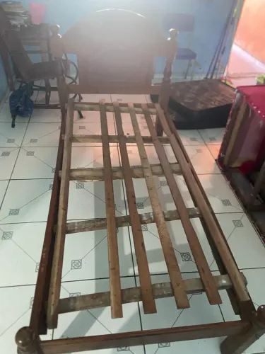 Cama de madeira solteiro