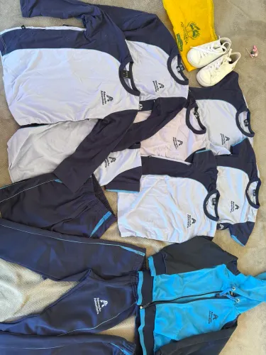 Oportunidade - Uniformes Colégio Adventista Tamanhos 4, 6 e 8 + Brinde 