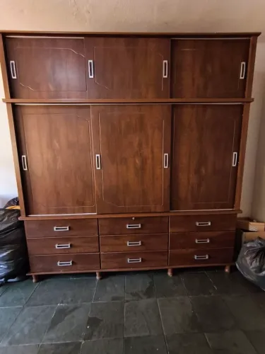 Guarda-Roupa Grande 6 Portas de Correr e 9 Gavetas