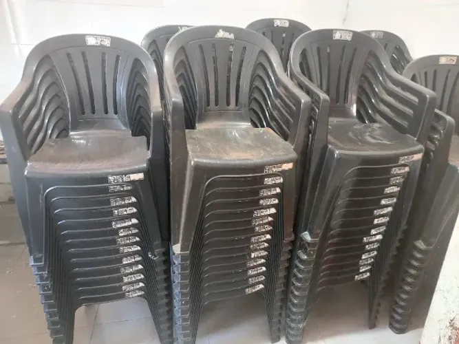 Vendo jogos de mesas freezer vasilhames geladeira fogão industrial tambores
