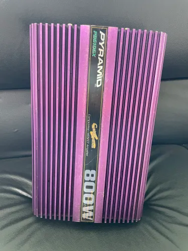 Vende-se PYRAMID 800w pra sair logo 