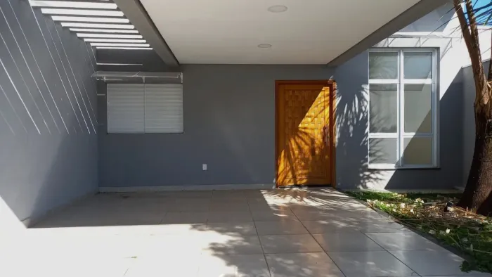 Casa à Venda no Jardins do Império, Indaiatuba-SP: 2 Quartos, 1 Suíte, 2 Vagas por R$ 850.