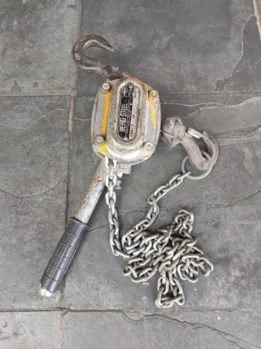 talha manual com alavanca 750Kg elevação de 3 metros Berg Steel