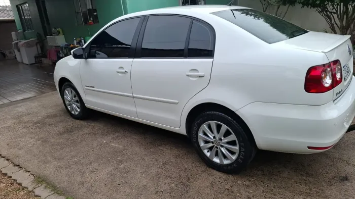 Volkswagen Polo Sedan 1.6 MI Total Flex 8V 4P 2014