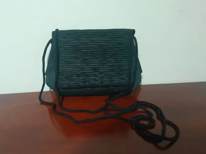 Bolsa preta clutch/tiracolo