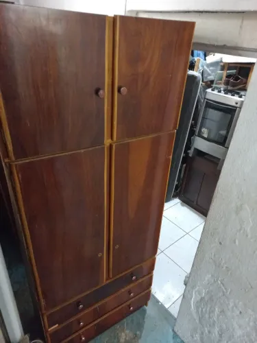 Guarda roupas de solteiro