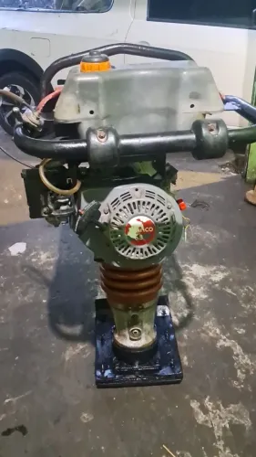 Vende-se compactador de solo