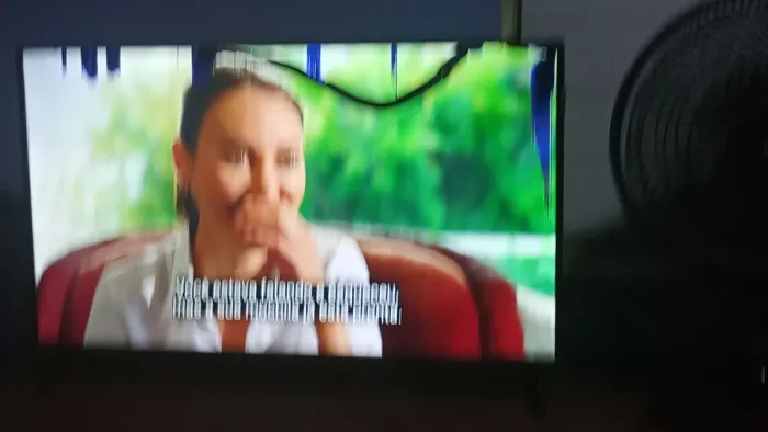 Tv TCL 32 polega com manchas na tela