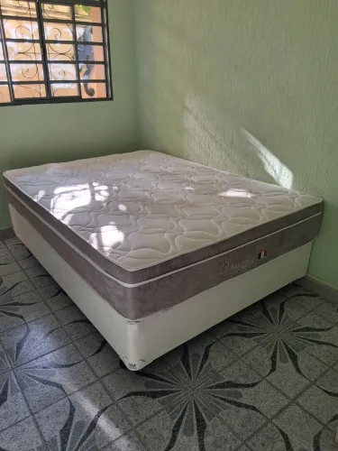 Cama box e colchão Casal + um lençol (Colchão Versalies) Italiano