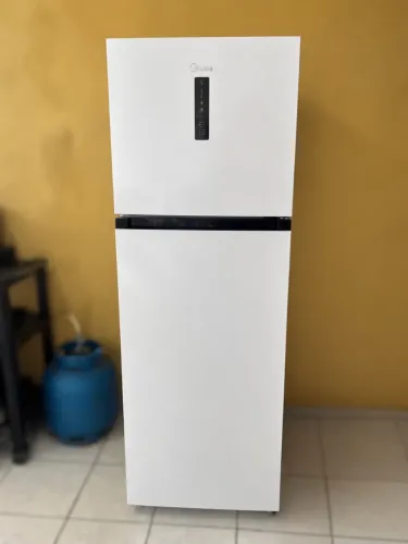     Geladeira Semi Nova - Excelente Estado