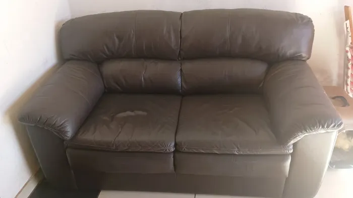 Sofá de couro 2 lugares
