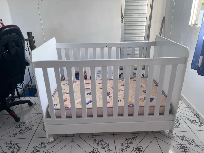 Berço 3 em 1 branco com colchão 