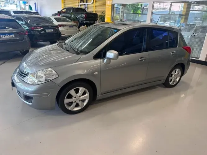 Nissan Tiida SL 1.8/1.8 Flex 16V Aut. 2012