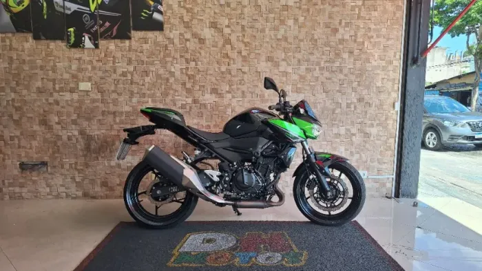 Kawasaki Z400 2022 Verde