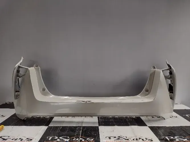 Parachoque traseiro Toyota prius 2016/2019