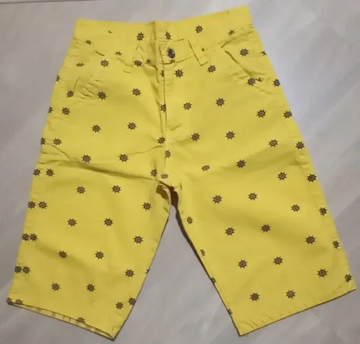 Shorts Amarelo com Desenho de Leme de Navio